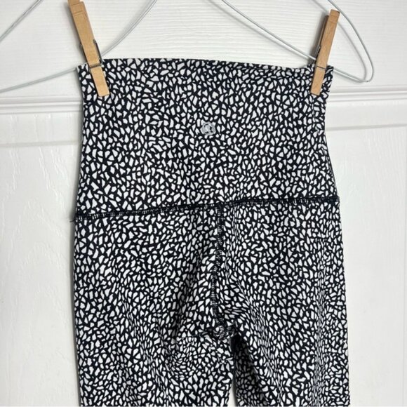 Lululemon | SoulCycle Animal Print Cropped Leggings Size 2 - Picture 4 of 8